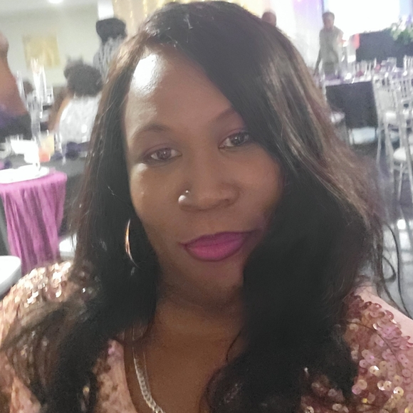 Meet your Posher, Lavonne - Picture 2 of 2